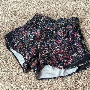 Lululemon Hotty Hot 2.5. High rise. Size 2.